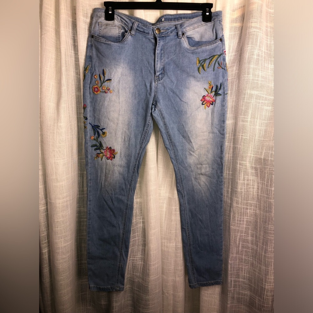 VENUS Light Blue Straight Leg Jeans with Floral Embroidery - Picture 4 of 10
